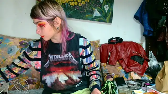 Sophie Bell online show from 10-17-25, 05:26