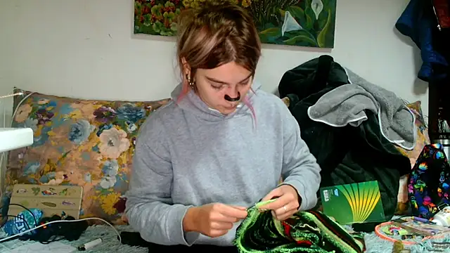 Sophie Bell online show from 10-23-25, 02:16