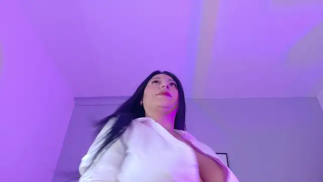 Snapshot of KendalMilleer chatting on 10-08-25, 10:24 KendalMilleer online show from 10-08-25, 10:24