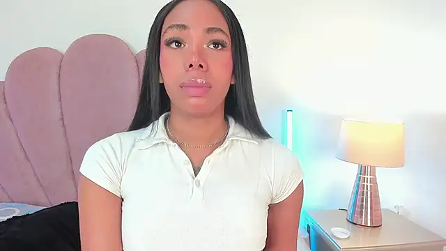 Nicole Paradise online show from 12-17-25, 12:44