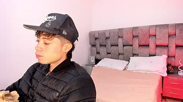 Snapshot of MarcusCollinss_ chatting on 12-04-24, 12:03 MarcusCollinss online show from 12-04-24, 12:03