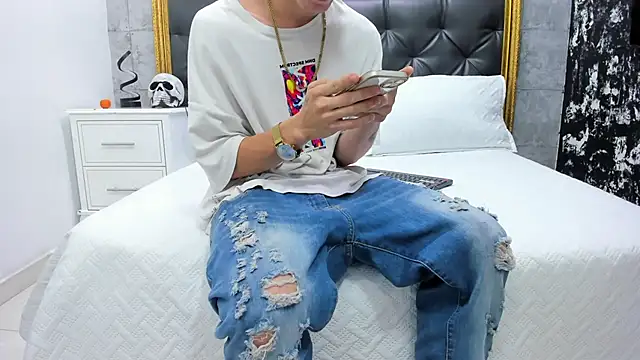 Snapshot of MarcusCollinss_ chatting on 12-06-24, 12:49 MarcusCollinss online show from 12-06-24, 12:49