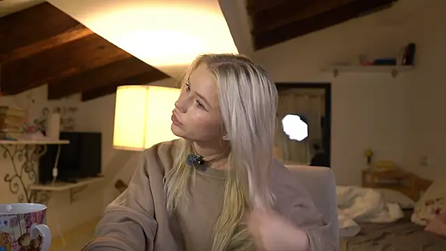 LexieLoree online show from 11-17-25, 04:07