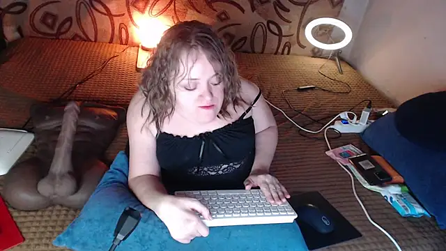 Snapshot of MiniNatalie chatting on 01-24-25, 08:11 MiniNatalie online show from 01-24-25, 08:11