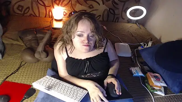 Snapshot of MiniNatalie chatting on 01-25-25, 11:00 MiniNatalie online show from 01-25-25, 11:00