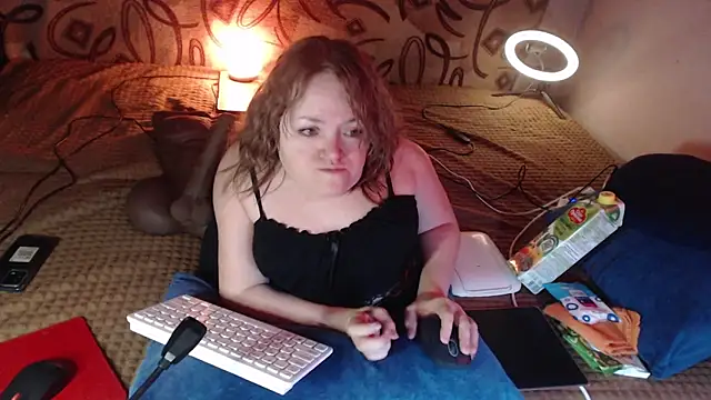 Snapshot of MiniNatalie chatting on 01-28-25, 10:12 MiniNatalie online show from 01-28-25, 10:12