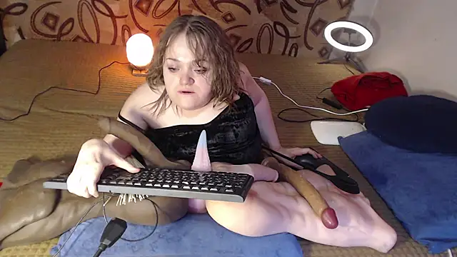 Snapshot of MiniNatalie chatting on 02-09-25, 08:33 MiniNatalie online show from 02-09-25, 08:33