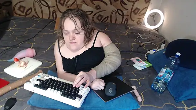 Snapshot of MiniNatalie chatting on 02-22-25, 11:35 MiniNatalie online show from 02-22-25, 11:35