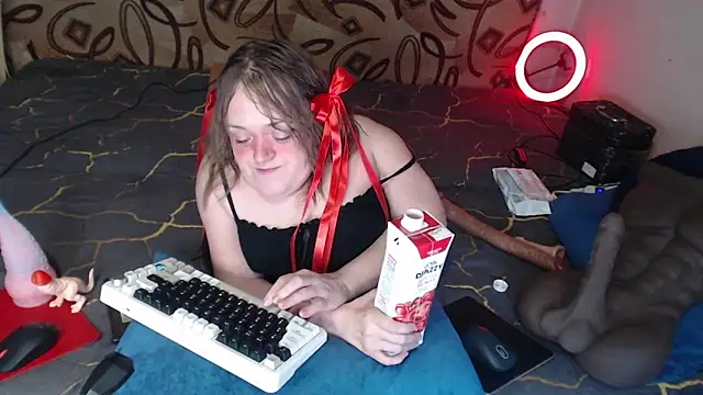 Snapshot of MiniNatalie chatting on 03-04-25, 12:39 MiniNatalie online show from 03-04-25, 12:39