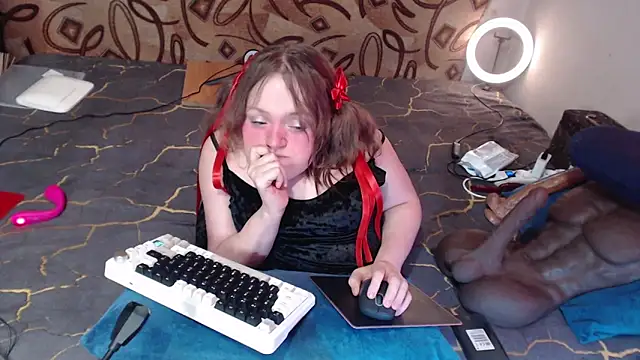 Snapshot of MiniNatalie chatting on 03-08-25, 09:50 MiniNatalie online show from 03-08-25, 09:50