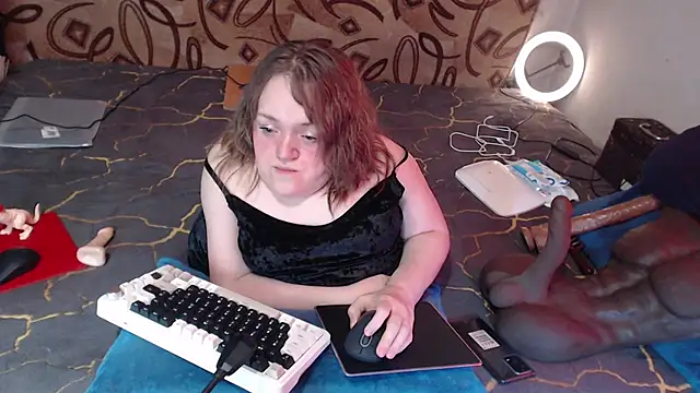 Snapshot of MiniNatalie chatting on 03-10-25, 08:26 MiniNatalie online show from 03-10-25, 08:26