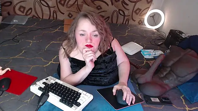 Snapshot of MiniNatalie chatting on 03-11-25, 07:37 MiniNatalie online show from 03-11-25, 07:37