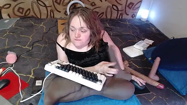 Snapshot of MiniNatalie chatting on 03-16-25, 02:43 MiniNatalie online show from 03-16-25, 02:43