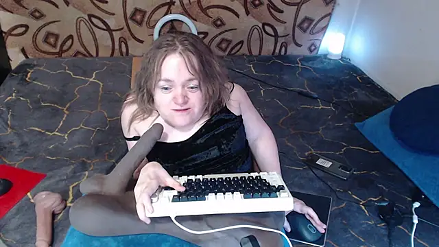 Snapshot of MiniNatalie chatting on 03-17-25, 11:00 MiniNatalie online show from 03-17-25, 11:00