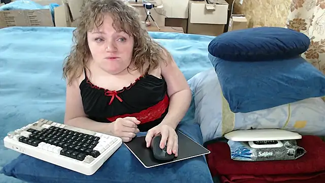 Snapshot of MiniNatalie chatting on 09-09-25, 04:34 MiniNatalie online show from 09-09-25, 04:34