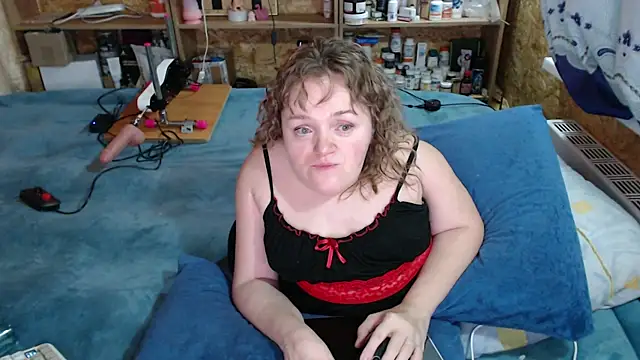 Snapshot of MiniNatalie chatting on 09-30-25, 03:28 MiniNatalie online show from 09-30-25, 03:28