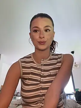 Snapshot of Mia-Minou chatting on 05-03-26, 12:00 Mia-Minou online show from 05-03-26, 12:00