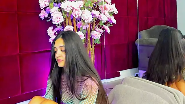 Alexxa online show from 10-31-25, 06:31