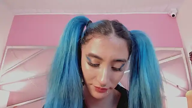 Snapshot of Lunapage chatting on 03-18-25, 04:15 Lunapage online show from 03-18-25, 04:15