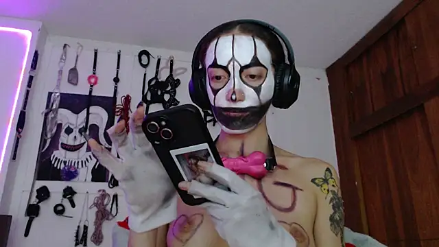Snapshot of Eloise-brown chatting on 01-04-25, 11:59 Eloise-brown online show from 01-04-25, 11:59