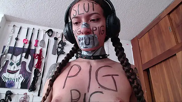 Snapshot of Eloise-brown chatting on 01-23-25, 09:39 Eloise-brown online show from 01-23-25, 09:39
