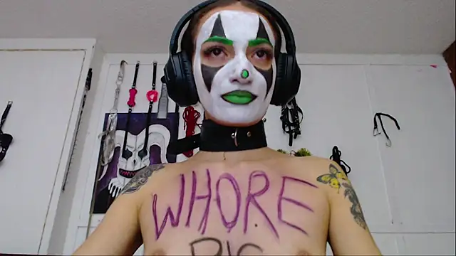 Snapshot of Eloise-brown chatting on 02-25-25, 11:22 Eloise-brown online show from 02-25-25, 11:22