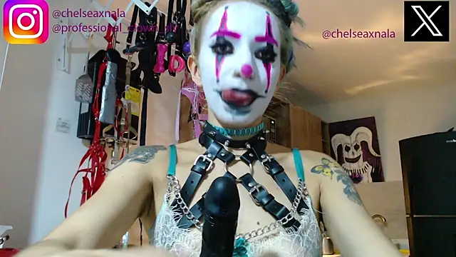 Snapshot of Eloise-brown chatting on 09-12-25, 11:37 Eloise-brown online show from 09-12-25, 11:37