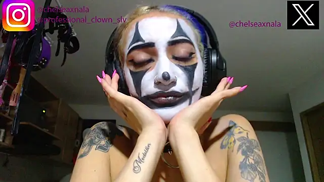 Snapshot of Eloise-brown chatting on 09-22-25, 09:11 Eloise-brown online show from 09-22-25, 09:11