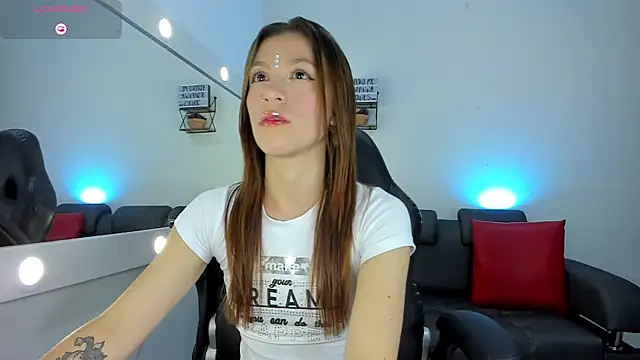 Snapshot of roxanne_jones1 chatting on 11-28-25, 08:11 roxanne jones1 online show from 11-28-25, 08:11