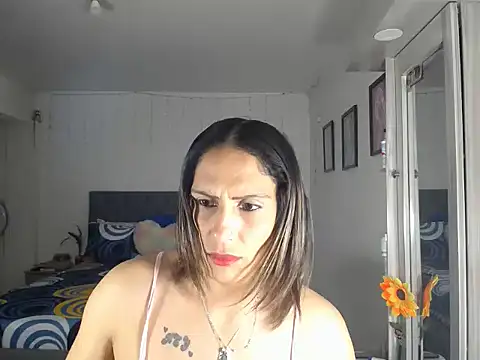 Snapshot of Corina_hot chatting on 05-06-26, 11:32 Corina hot online show from 05-06-26, 11:32