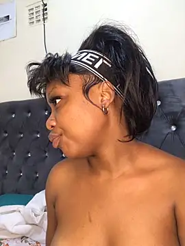 Snapshot of Miss_Moriah chatting on 02-19-25, 12:25 Miss Moriah online show from 02-19-25, 12:25