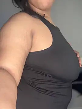 Snapshot of MissAriisback chatting on 09-11-25, 08:20 MissAriisback online show from 09-11-25, 08:20