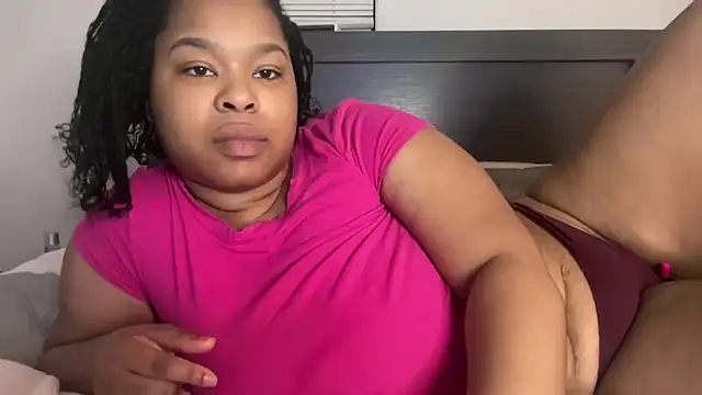 Snapshot of MissAriisback chatting on 12-02-25, 12:10 MissAriisback online show from 12-02-25, 12:10