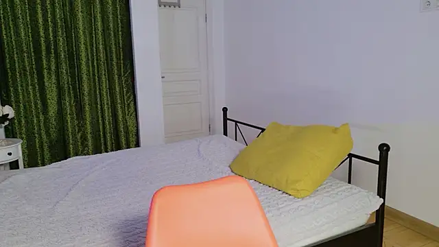 VioletCatt online show from 04-18-26, 05:55