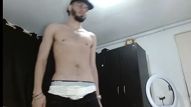 Snapshot of badanyboy chatting on 11-27-25, 08:27 badanyboy online show from 11-27-25, 08:27