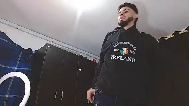 Snapshot of badanyboy chatting on 12-16-25, 04:06 badanyboy online show from 12-16-25, 04:06