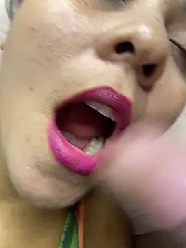 Snapshot of mayemarc chatting on 11-28-25, 06:43 mayemarc online show from 11-28-25, 06:43