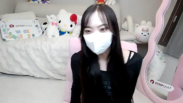 Snapshot of momo_room chatting on 10-02-25, 10:55 momo room online show from 10-02-25, 10:55