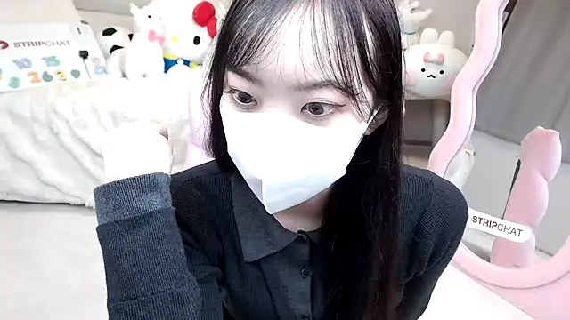 Snapshot of momo_room chatting on 10-15-25, 10:26 momo room online show from 10-15-25, 10:26