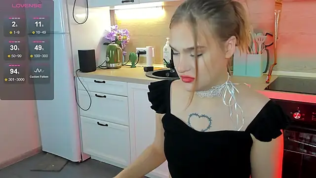 CarolineLovers online show from 12-13-24, 10:55