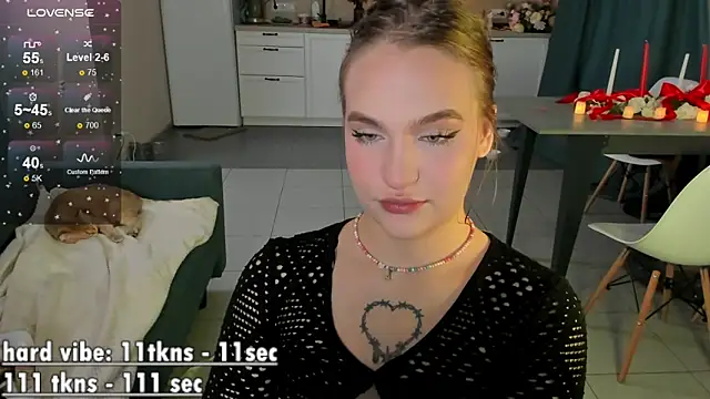 CarolineLovers online show from 12-21-24, 03:47