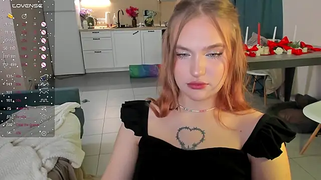 CarolineLovers online show from 12-27-24, 03:20