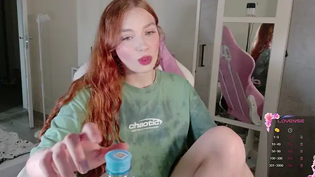 cinnabon girls online show from 12-18-25, 02:39