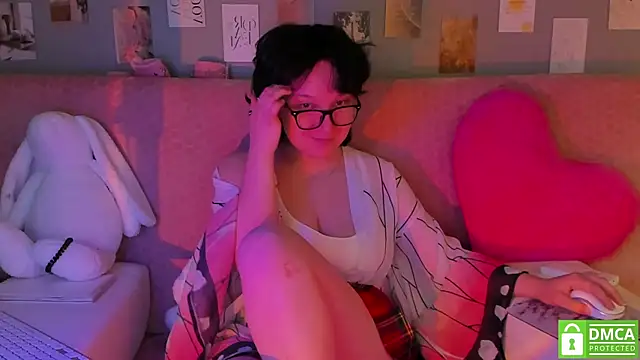 Snapshot of dreamgirllovee chatting on 03-02-25, 04:07 dreamgirllovee online show from 03-02-25, 04:07