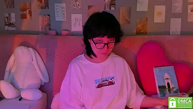 Snapshot of dreamgirllovee chatting on 03-20-25, 05:02 dreamgirllovee online show from 03-20-25, 05:02