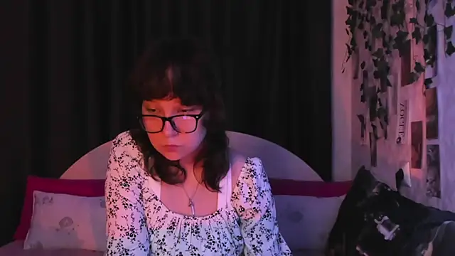 Snapshot of dreamgirllovee chatting on 09-21-25, 08:21 dreamgirllovee online show from 09-21-25, 08:21