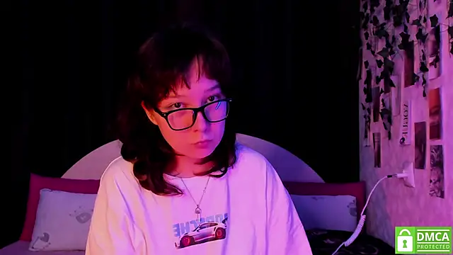 Snapshot of dreamgirllovee chatting on 10-04-25, 01:25 dreamgirllovee online show from 10-04-25, 01:25