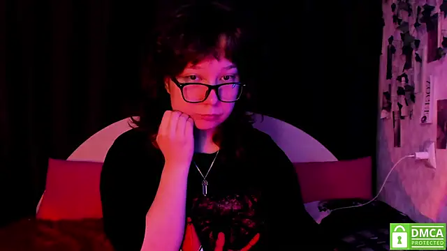 Snapshot of dreamgirllovee chatting on 10-24-25, 10:06 dreamgirllovee online show from 10-24-25, 10:06