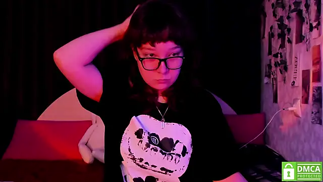 Snapshot of dreamgirllovee chatting on 11-04-25, 11:26 dreamgirllovee online show from 11-04-25, 11:26