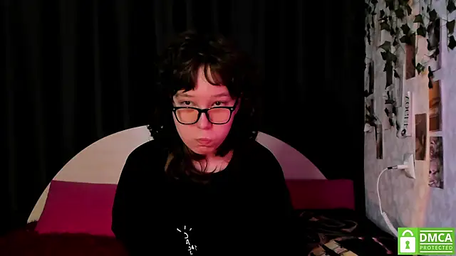 Snapshot of dreamgirllovee chatting on 11-10-25, 01:59 dreamgirllovee online show from 11-10-25, 01:59